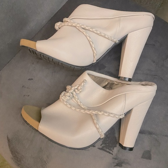 Vaneli slip on mules with braid detail- size 9 - Picture 2 of 2